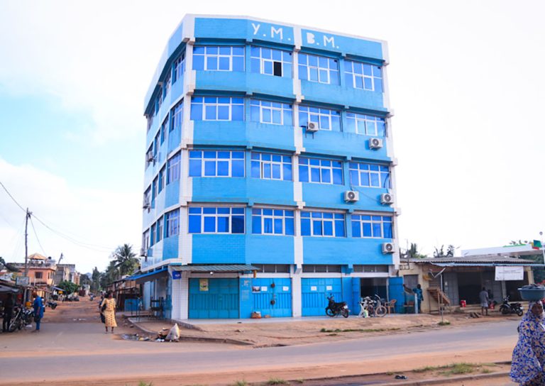 Immeuble locatif avec bureaux en plateaux à vendre au Togo, Lomé à Agoè – Opportunité à saisir !