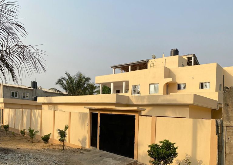 Villa sur 4 lots à vendre à Anyimania, Agbodrafo, commune des lacs 3, Togo