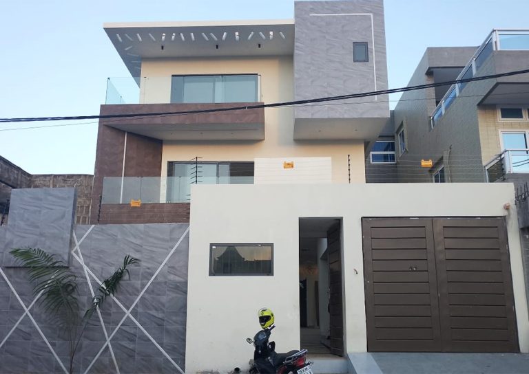Villa contemporaine R+2 nouvelle construction à vendre à Fidjrossè Plage Cotonou