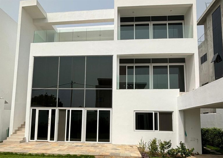 Villa meublée de luxe à louer à Fidjrossè Cotonou – Location haut standing