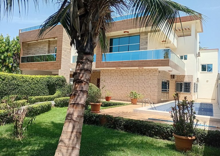 Villa de luxe avec piscine à vendre à Agoè Deux Lions Grand Lomé Togo