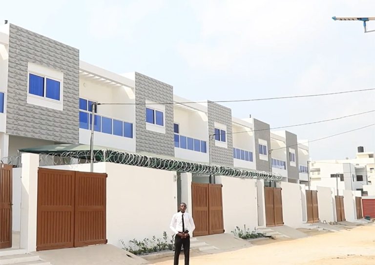 Villa R+1 à vendre à Fidjrossè Cotonou dans une mini-cité résidentielle