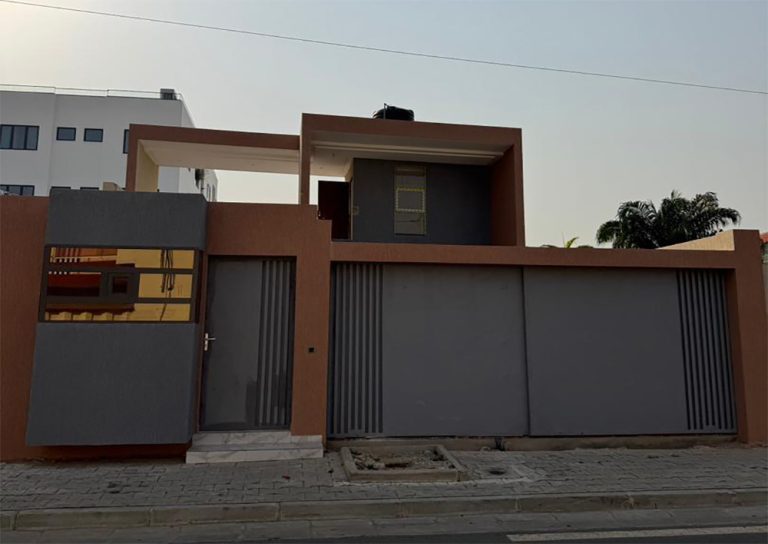 Villa moderne avec piscine à louer à Cotonou – 3 chambres, dépendance et espace vert