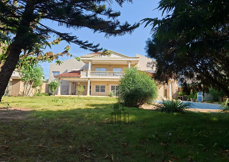 Villa de Prestige à Vendre à Tokoin Wuiti Lomé – 1 500 m² avec Piscine